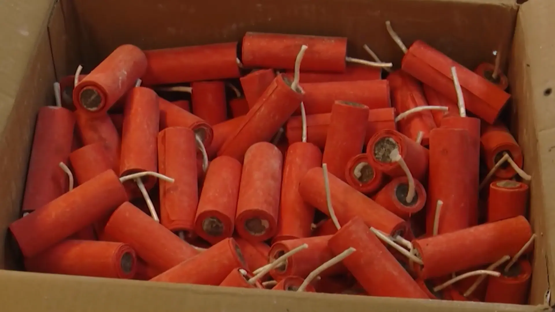 Liên tiếp bắt giữ đối tượng buôn bán pháo nổ